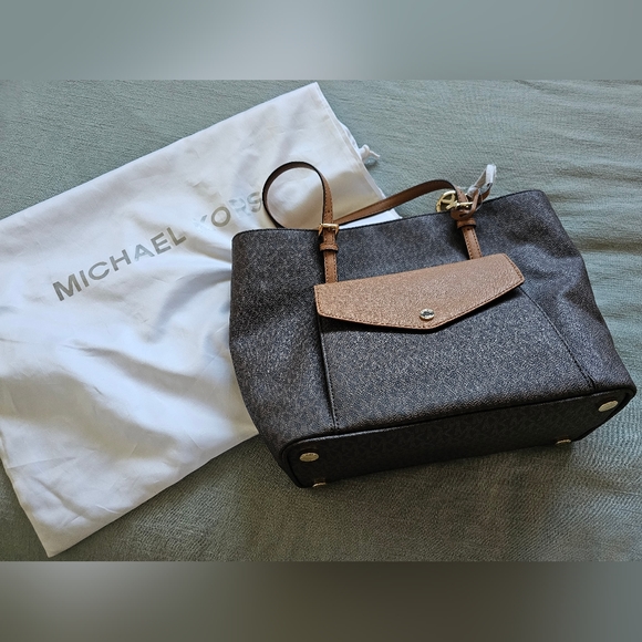 Michael Kors Jet Set Medium Pocket Multifunctional Tote Bag - Picture 2 of 5